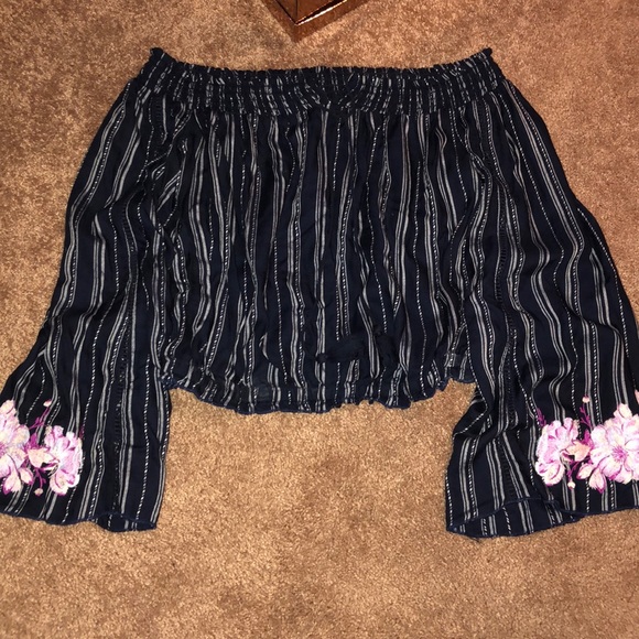 Striped long sleeve flowy crop top - Picture 1 of 6